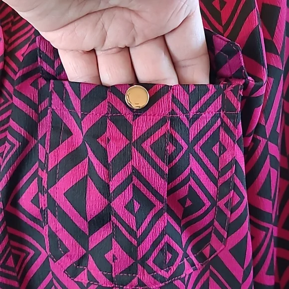 NEW DANA BUCHMAN CRANBERRY & BLACK LONG ROLL TAB SLEEVE BUTTON UP BLOUSE - Picture 9 of 16